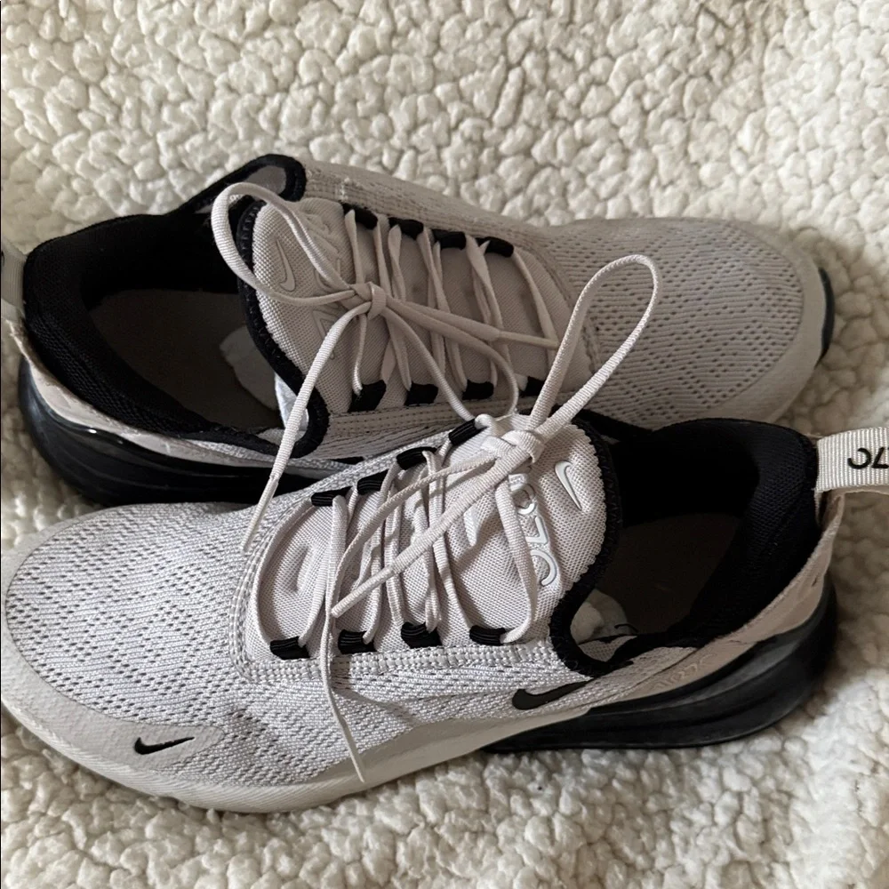 Nike Air Max 270 - Picture 3 of 3